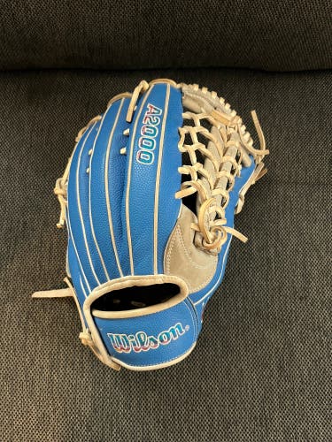 Wilson A2000 RH Outfield Baseball Glove 12.25" (Used)