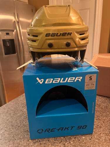 Small Bauer Re-Akt 90 Helmet (Used)