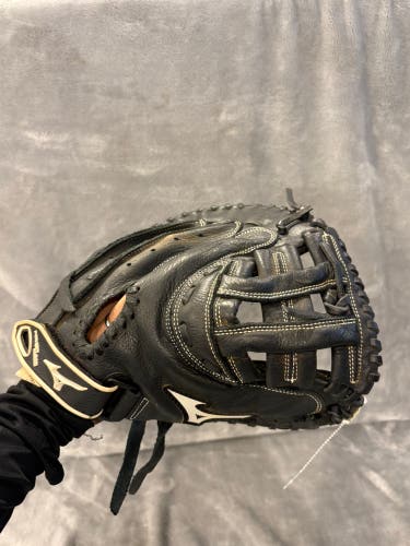 Black Mizuno Prospect Select RH Catcher's Softball Glove 32.5" (Used)