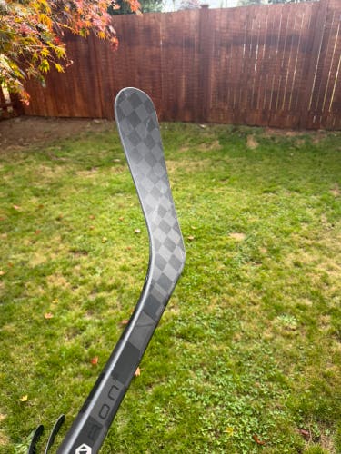 Senior Bauer Vapor Flylite Left Hand Hockey Stick P92 77 Flex (New)