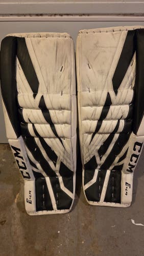 34" CCM Extreme Flex 4.9 Goalie Leg Pads (Used)