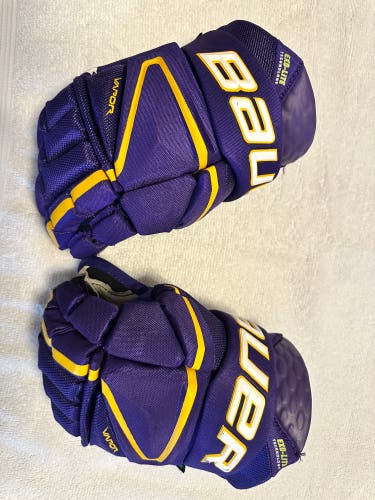 Bauer Vapor Hyperlite Gloves 12" (Used)