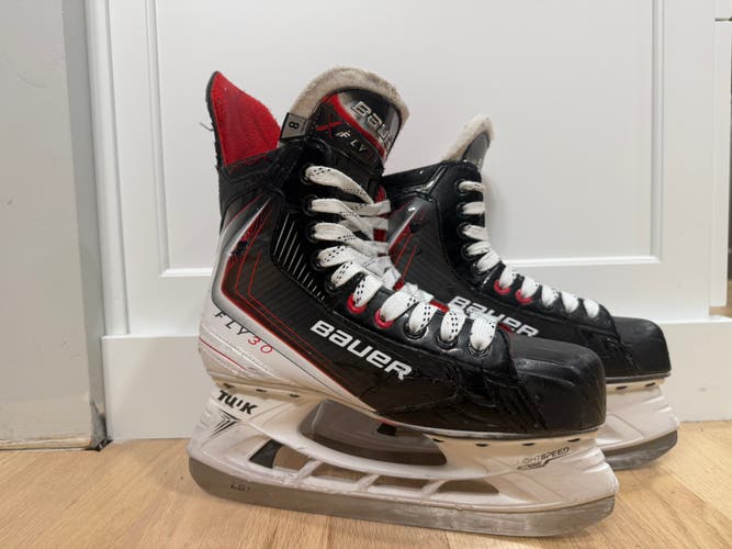 2025 Bauer Vapor Fly30 Hockey Skates Regular Width 8 (Used)