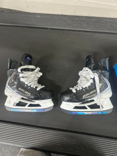 2025 Bauer Vapor Flylite Hockey Skates Regular Width Size 4 (New)