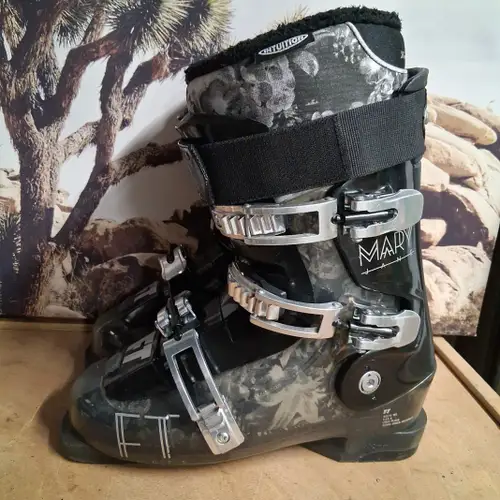 FULL TILT MARY JANE Ski Boots Womens 26.5/302mm