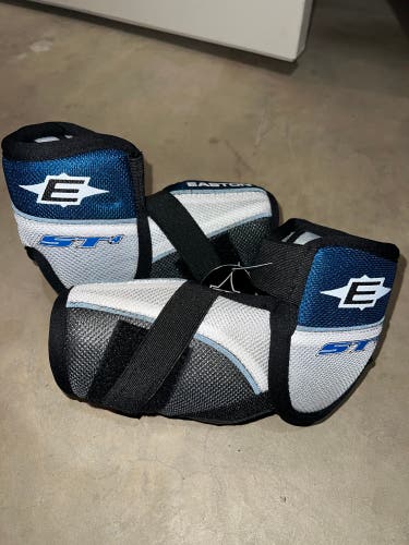 Junior Medium Easton Synergy Elbow Pads (New)