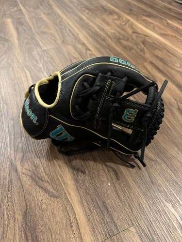 Wilson A1000 RHT Infield Baseball Glove 11.5" (Used)