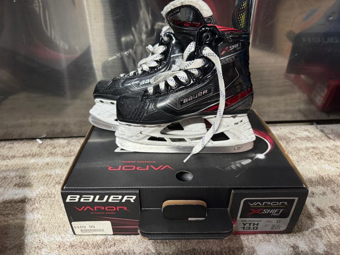 2017 Bauer Vapor X300 Hockey Skates Regular Width 11 (Used)