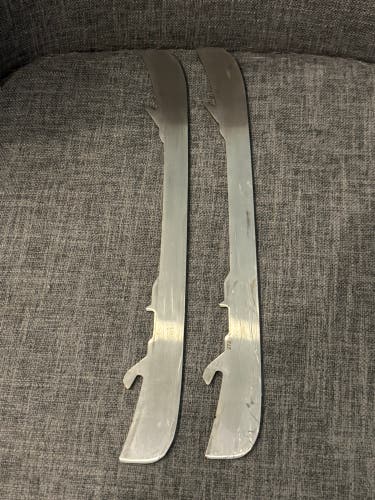 Bauer Fly X Hockey Steel Runners Size 272 Good Condition