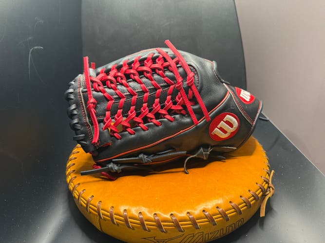 Wilson LH Pitcher's A2000 GG47 Baseball Glove 12.25" (Used)