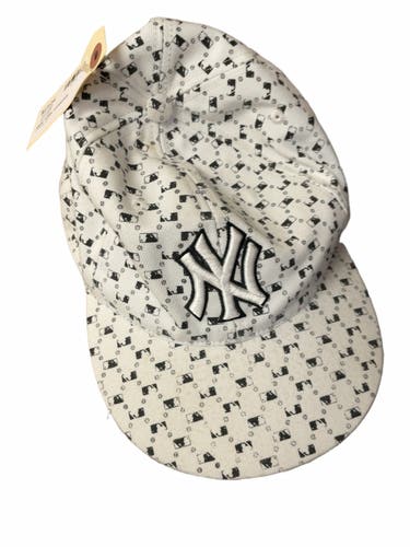 New Era 59FIFTY New York Yankees Size 7 3/8 Fitted Hat