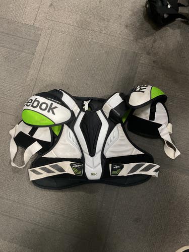 Used Reebok 16K Senior Shoulder Pads White XL 11614-S000245711