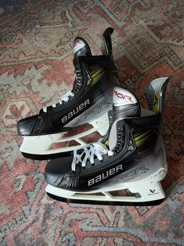 Bauer Vapor Hyperlite 2 Hockey Skates Regular Width 12 (New)