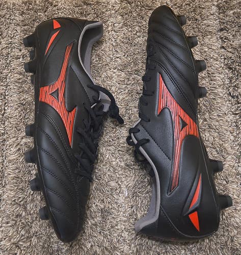 Black Men's Size M 10.5 (W 11.5) Mizuno Morelia elite Cleats (New)