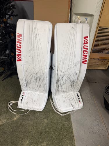 34" Vaughn SLR4 Pro Carbon Goalie Leg Pads Pro Stock (Used)