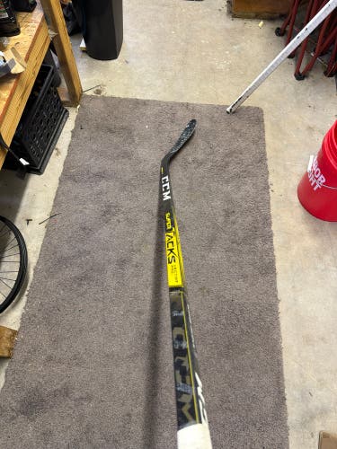 CCM Tacks Vector Pro RH P28 75 Flex