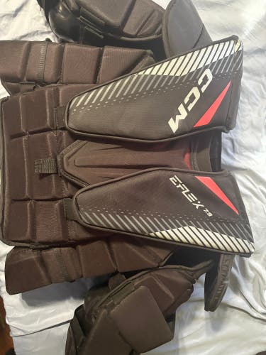 Large CCM Extreme Flex Shield 7 Goalie Chest Protector (Used)