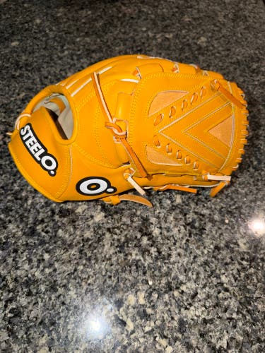 Steelo RH Pitcher's Baseball Glove 12" (Used)
