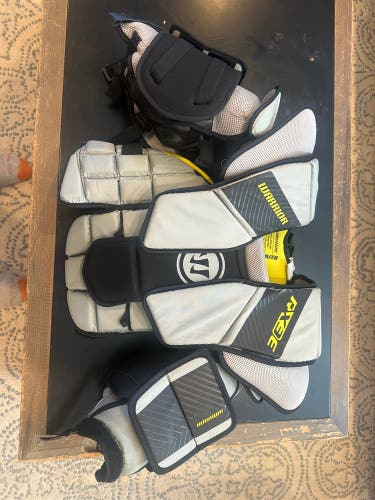 Small / Medium Warrior Ritual RX3 E Goalie Chest Protector (Used)