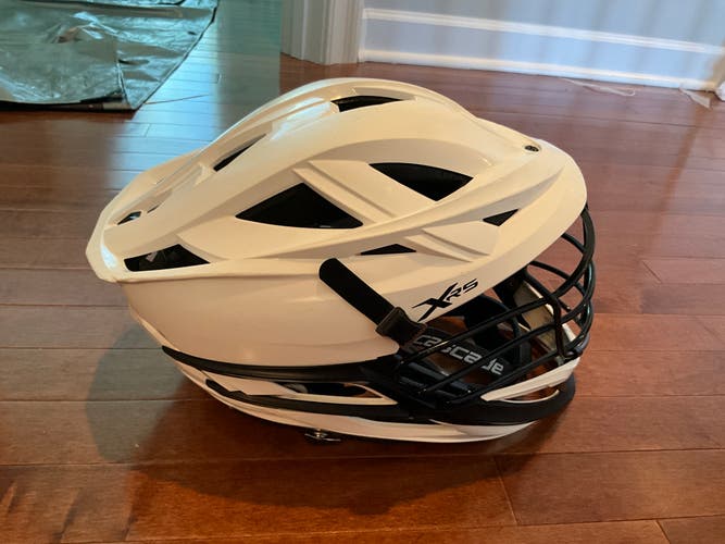 White and black Cascade XRS Helmet (Used) SEND OFFERS. WILLING TO NEGOTIATE!