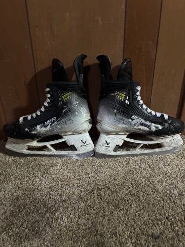 2023 Bauer Vapor Hyperlite 2 Hockey Skates 6.5 (Used)
