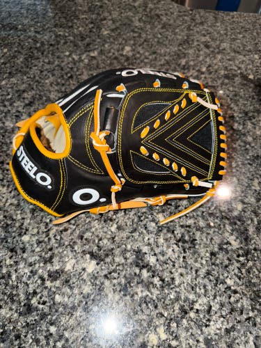 Steelo RH Pitcher's Baseball Glove 12" (New)