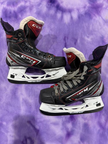Intermediate CCM JetSpeed Vibe (SMU) Hockey Skates Regular Width Size 4.5 (Used)