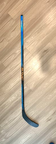 Bauer (Used) Right Handed Intermediate Hockey Stick