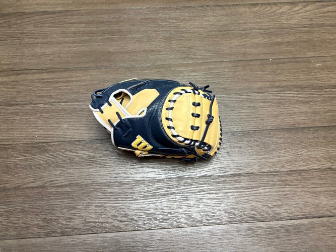 New Wilson A2000 1734 34" Catchers Mitt