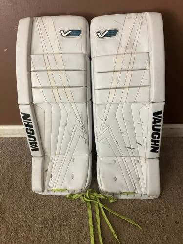 26" Vaughn Velocity V9 Goalie Leg Pads (Used)