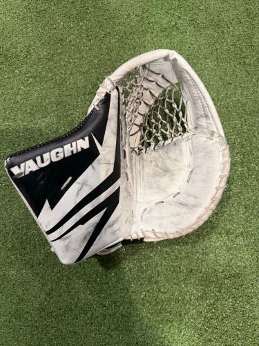 Youth Vaughn Slr4 Goalie Gloves & Blockers Regular (Used)