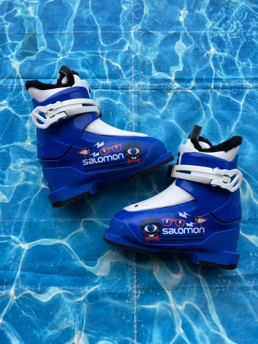 Kid's Salomon T1 Ski Boots | Mondo 18 & 18.5  (Used)