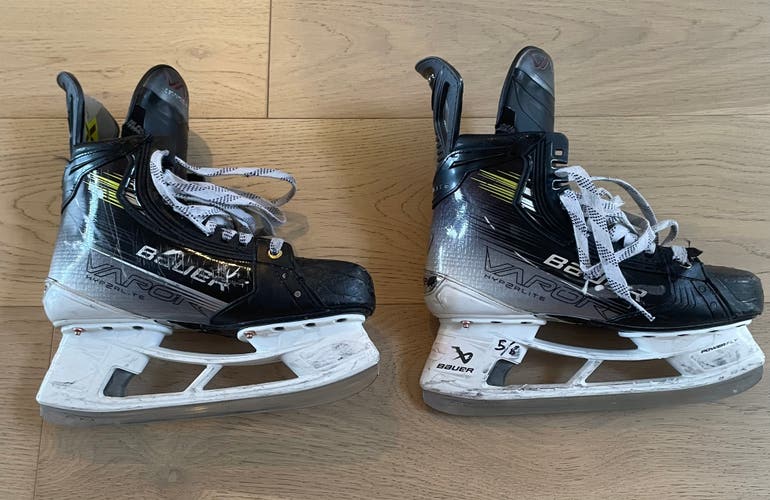 2023 Bauer Vapor Hyperlite 2 Hockey Skates Wide Width 7.5 (Used)