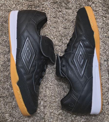 Black Unisex Size M 8.0 (W 9.0) Umbro Indoor Cleats (New)
