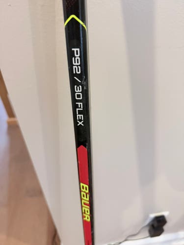 Junior Bauer X Vapor Right Handed Hockey Stick P92 30 Flex (Used)