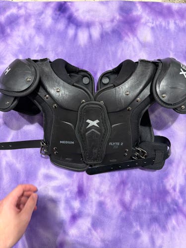 Medium Youth Xenith Flyte 2 Shoulder Pads (Used)