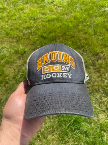 Black Boston Bruins Adult Unisex One Size Fits All CCM Hat (Used)