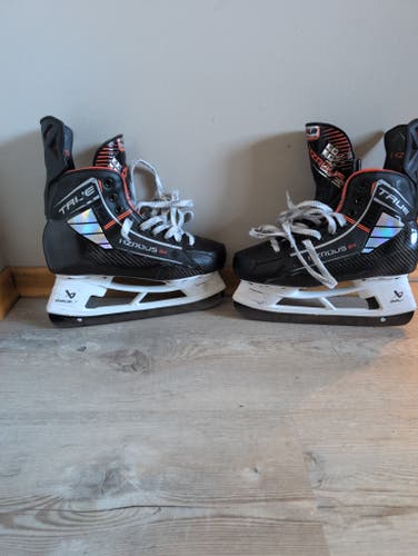 Black 2024 True HZRDUS 9x Hockey Skates Regular Width 7 (Used)