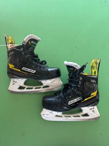 Intermediate Bauer Supreme M3 Hockey Skates Extra Wide Width Size 5