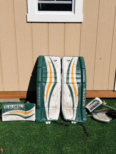 32 + 1.5" Vaughn Velocity V7 XF Pro Carbon Regular Goalie Full Set (Used)