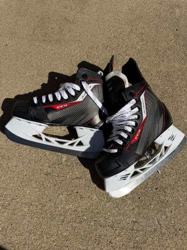 Black 2015 CCM JetSpeed Hockey Skates Regular Width Size 3 (Used)