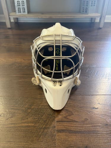 Junior Medium Warrior Ritual F2E+ Goalie Mask With Certified Cat Eye(Used)