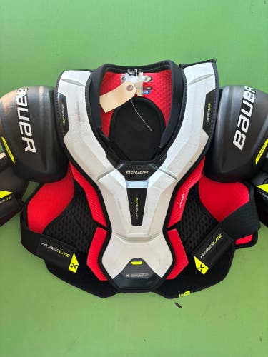 Medium Senior Bauer Vapor Hyperlite Shoulder Pads