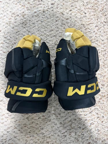 CCM HG12 Gloves 14" Pro Stock (Used)