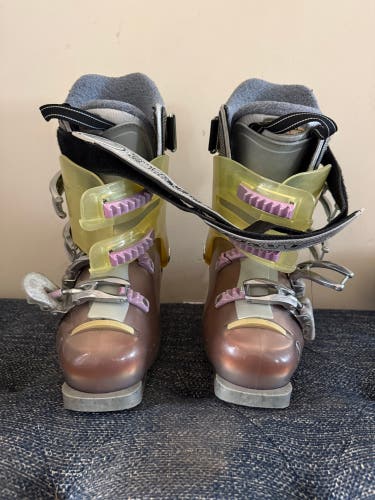 Mondo 24 & 24.5 Women's Lange Exclusive 80 FR Ski Boots (Used)