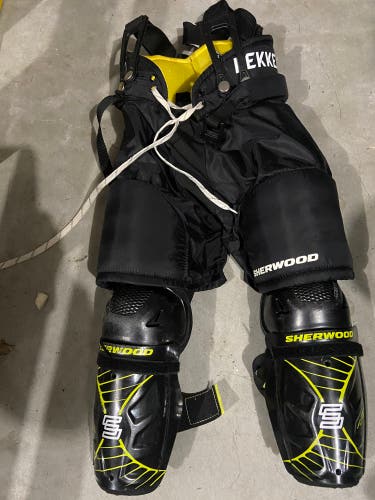 Youth Small Sherwood Scuba Rekker SWD Hockey Pants (Used)