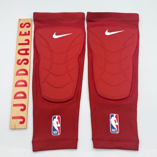 Nike Pro NBA Hyperstrong Padded Knee Sleeves Maroon Cavs Men’s Sz L/XL NEW

New Without Tags