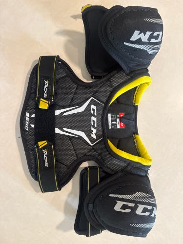 Small Youth CCM Tacks Shoulder Pads (Used)
