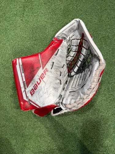 Bauer M5 Pro Goalie Glove Regular | Senior