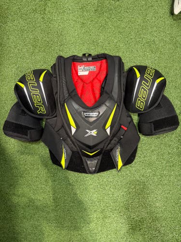 Small Senior Bauer Vapor X-W Shoulder Pads (Used)